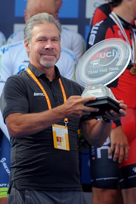 Jim Ochowicz on the podium with the winners prize