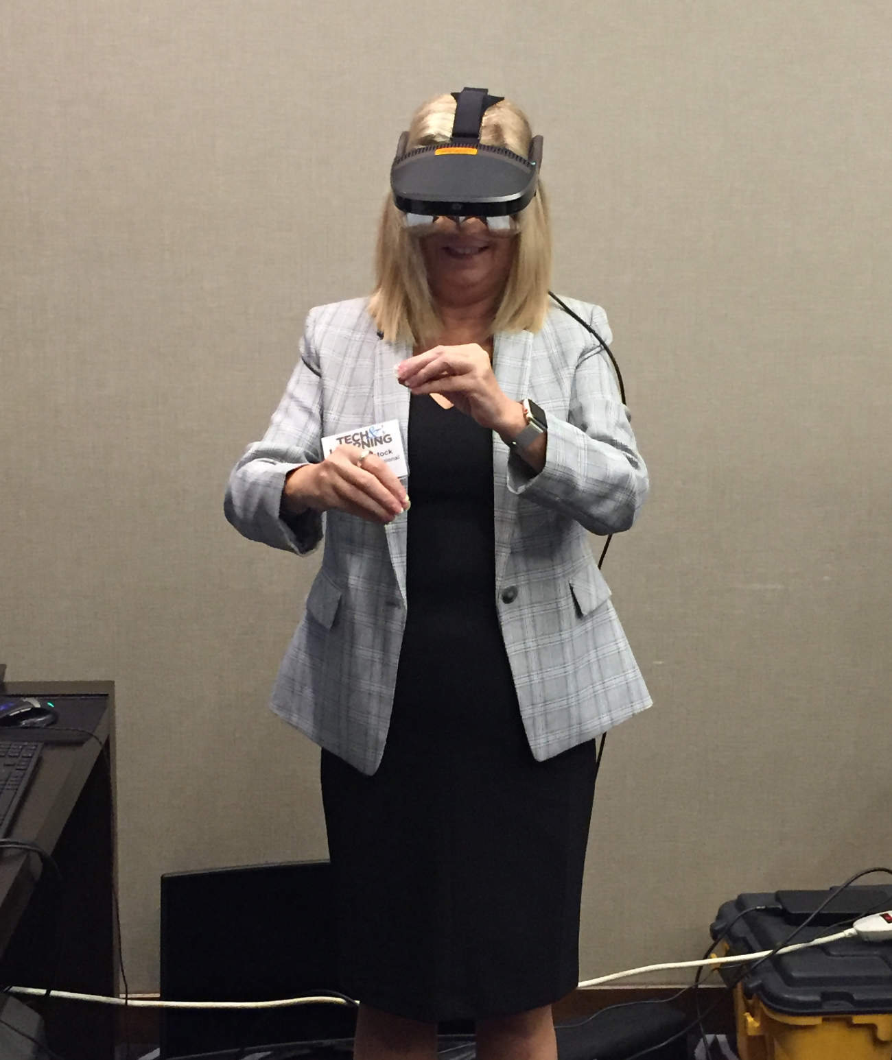  Eileen Belastock tries AR