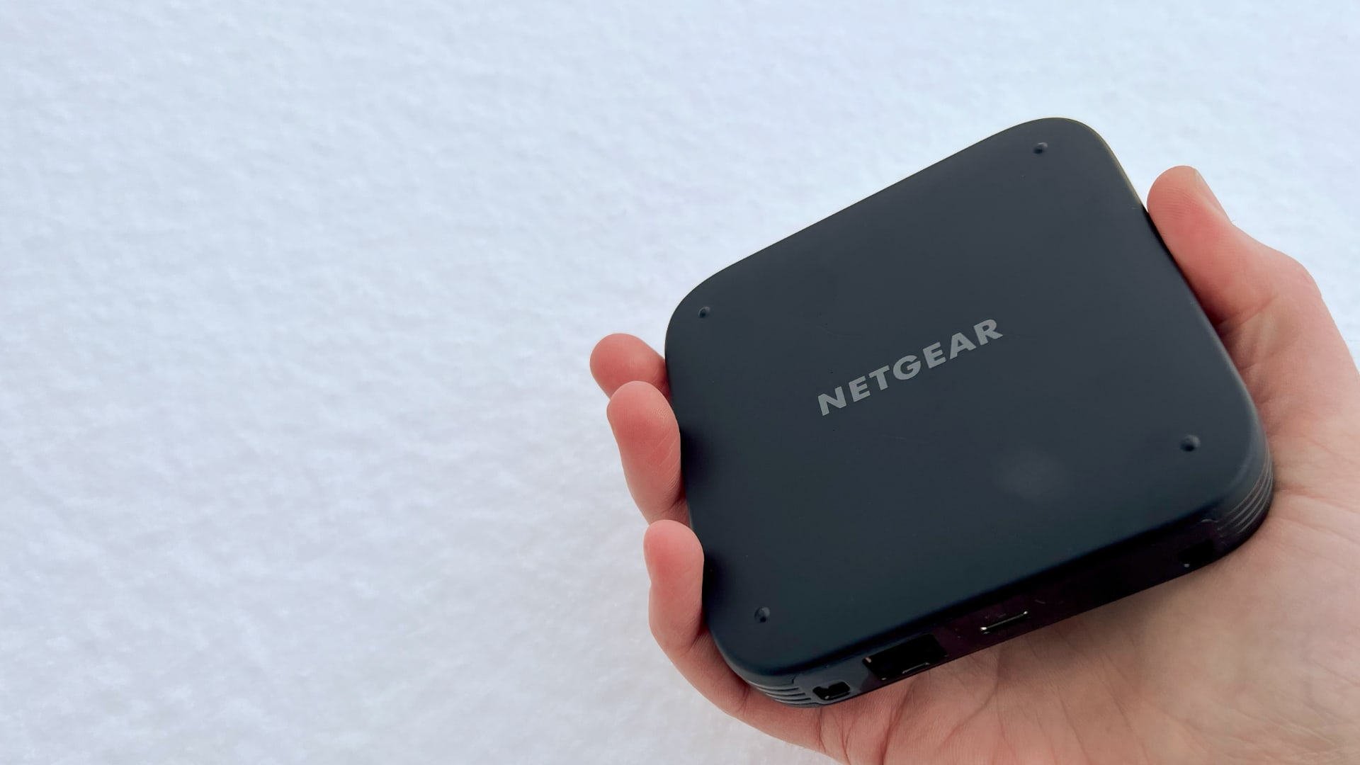 Netgear Nighthawk M6 pro i snön