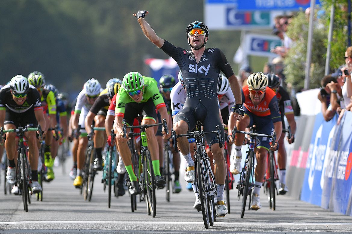 Elia Viviani wins the Bretagne Classic in Plouay.