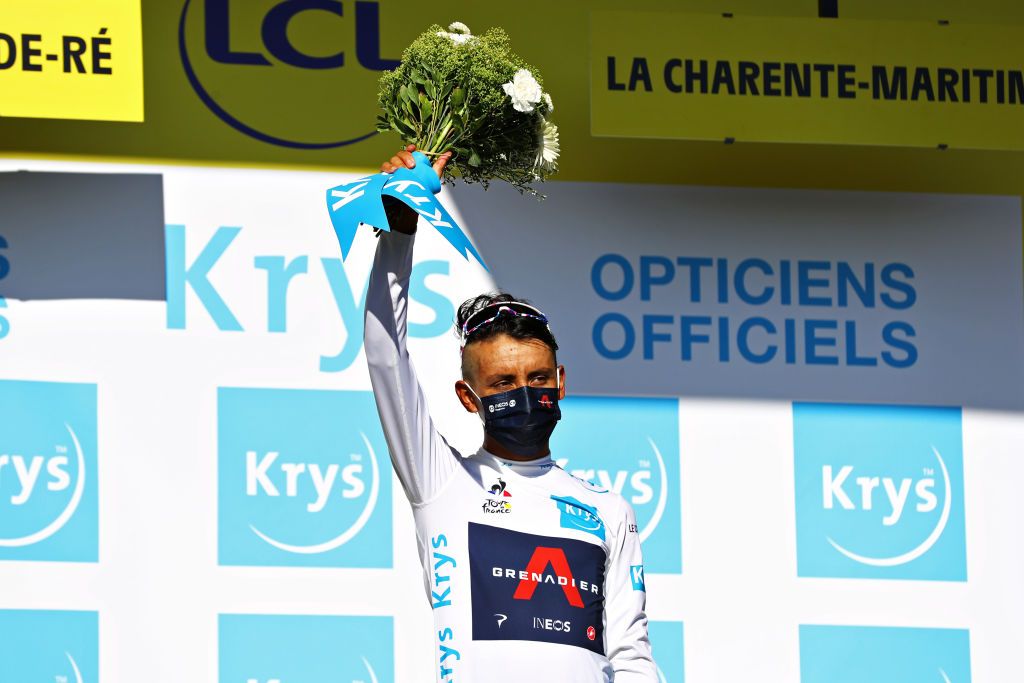 Egan Bernal (Ineos Grenadiers) in white