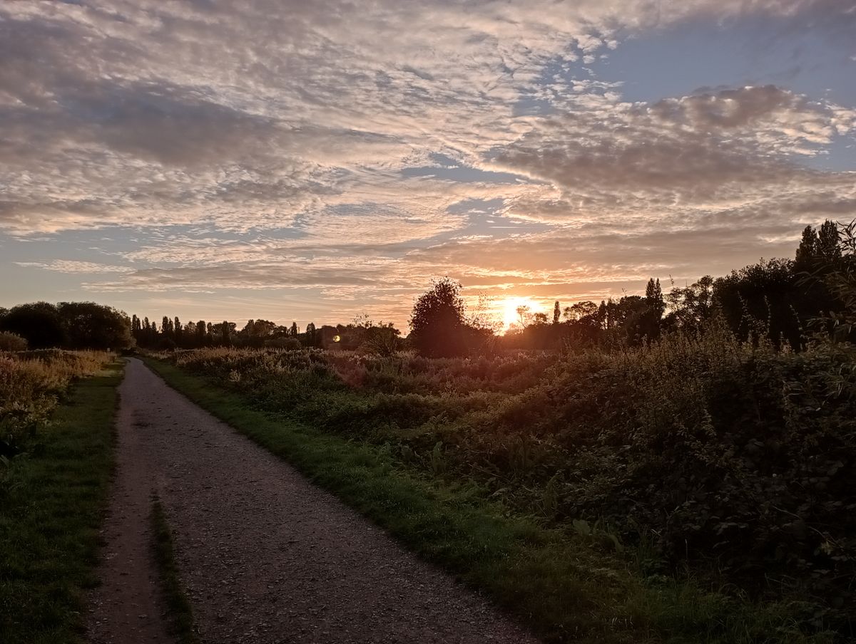A Redmi 10 camera sample showing a sunset