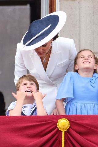 Prince Louis balcony: hands in mouth