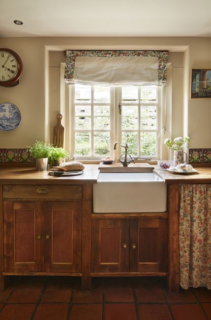 Real home: a pretty farm cottage sees an Arts & Crafts inspired ...