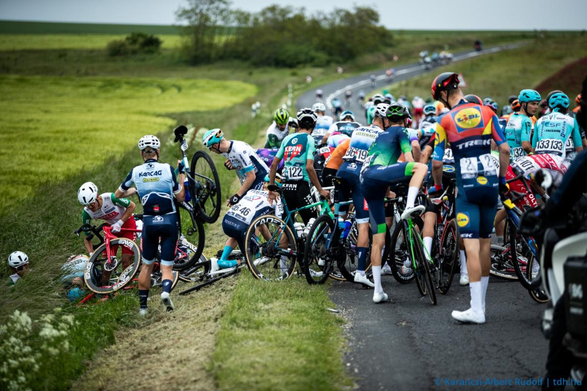 Eight riders out of Tour de Hongrie as mass crash topples dozens of riders