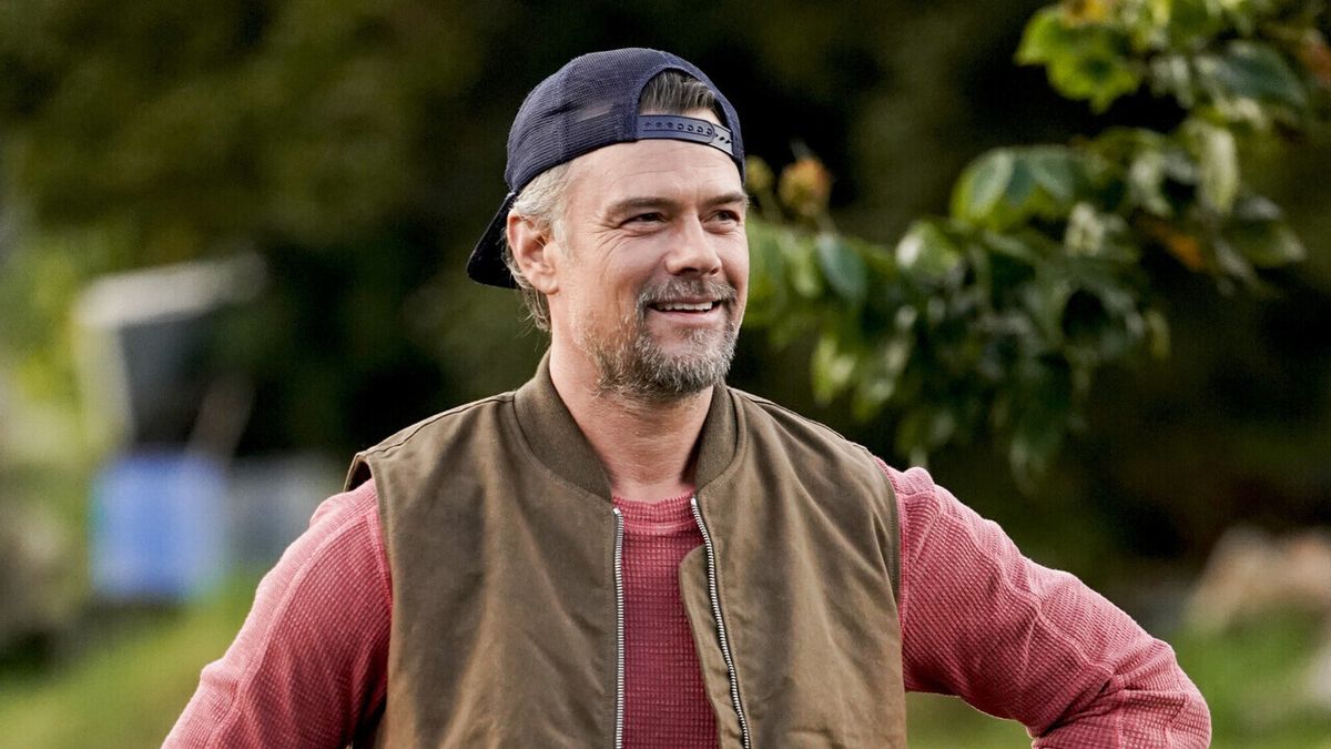 Josh Duhamel hosting CBS&#039; Buddy Games