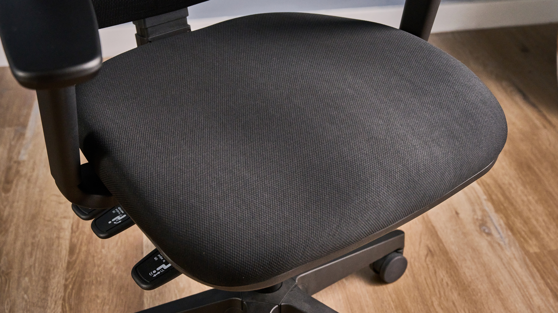 Boulies OP180 home office chair photographed in front of a desk