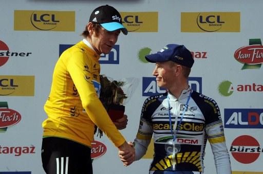 Bradley Wiggins (Sky) accepts the congratulations of Lieuwe Westra (Vacansoleil-DCM) on the podium of Paris-Nice.