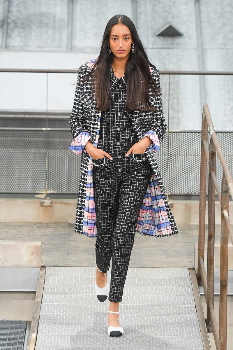 Clothing, Fashion, Street fashion, Plaid, Tartan, Fashion show, Fashion model, Runway, Pattern, Design,