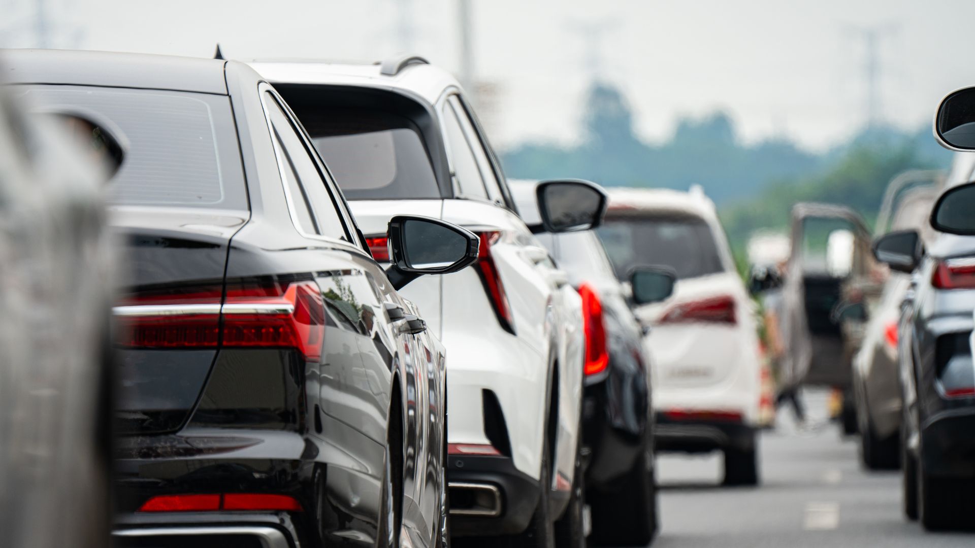 An image of cars in heavy traffic in a city.