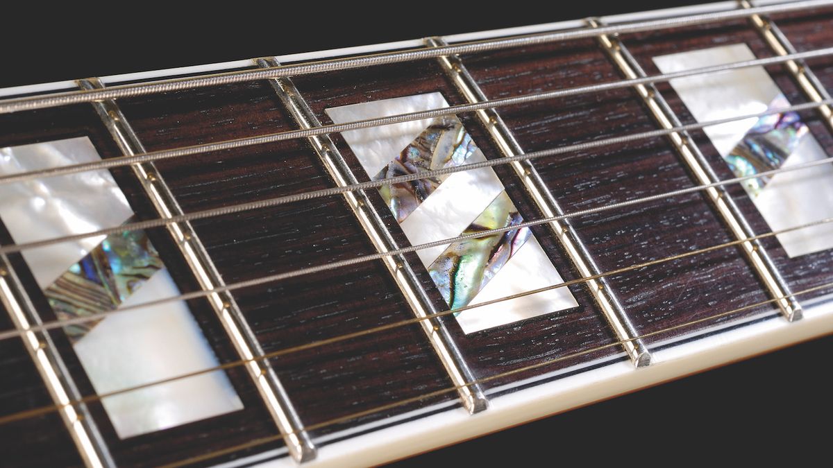 Close up shot of a guitar&#039;s fretboard