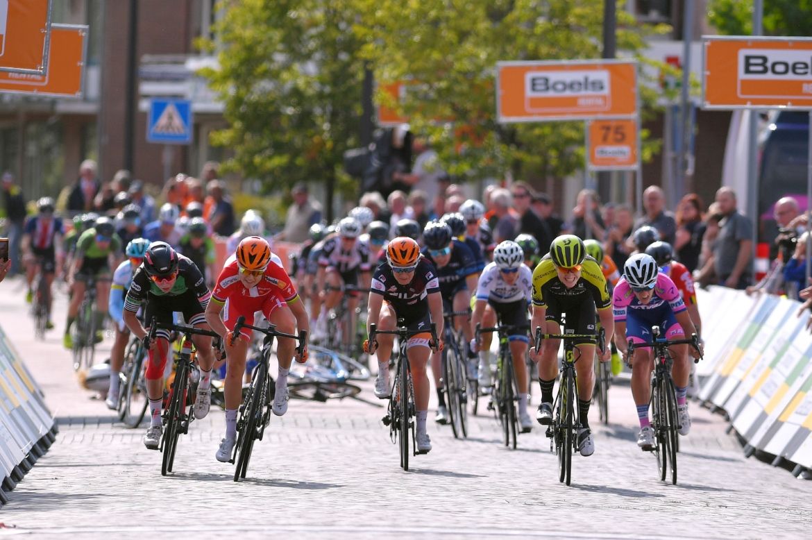 The sprint on stage 2 of the Boels Ladies Tour
