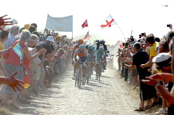 Denis Menchov (Rabobank) powers the Contador group over the cobbles.