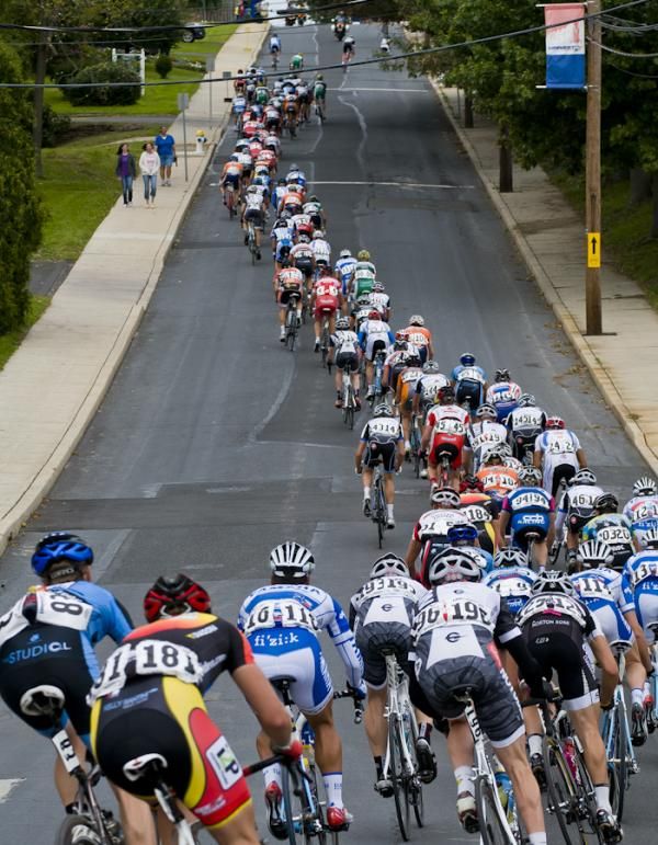 The field snakes it's way up to the KOM.