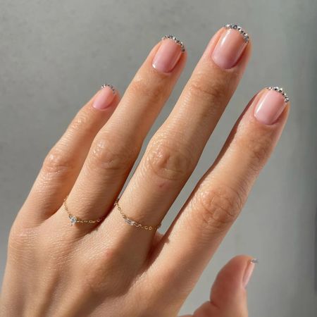 Betina Goldstein wearing the nail crowns trend