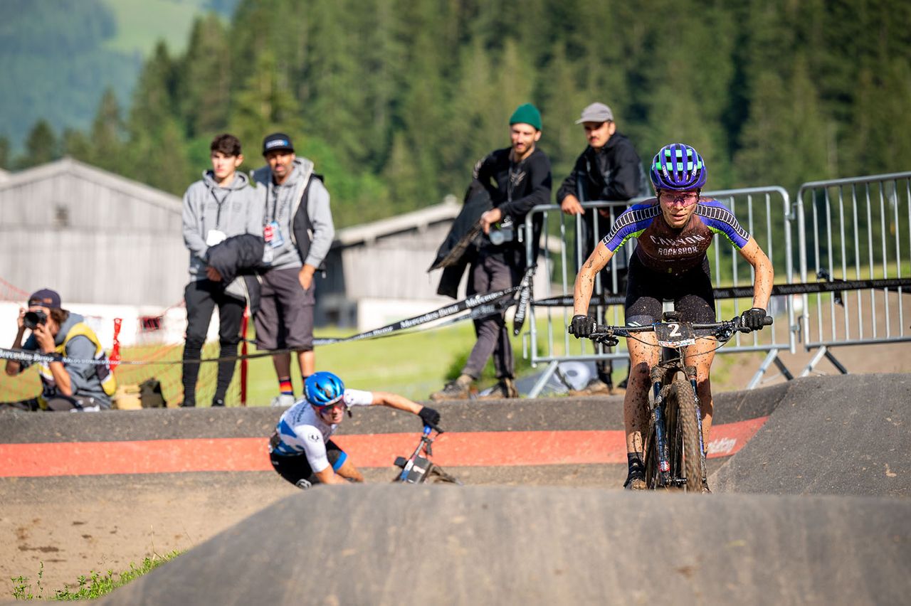 Loana Lecomte (Fra) Canyon CLLCTV leading Rebecca Ellen McConnell (Aus) Primaflor Mondraker Genuins