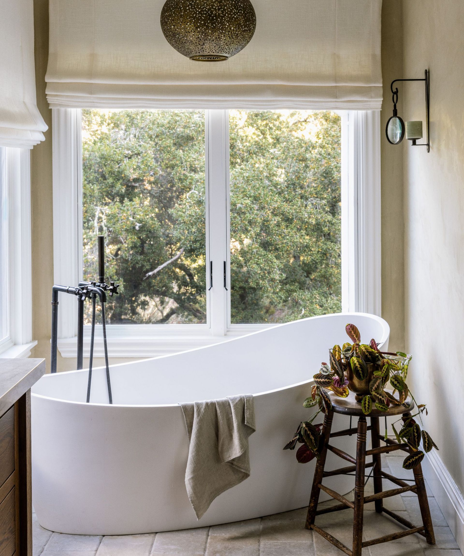How to clean a bathtub drain: 8 steps for routine cleaning | Homes and ...