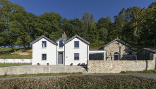 Image for Before and After: Couple Transform a Dated Cottage into an Amazing Modern Home 