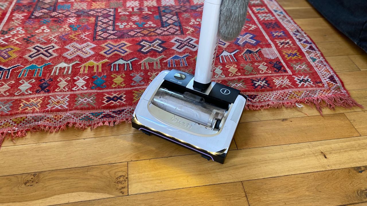 Gtech AirRAM Platinum at home on the floor