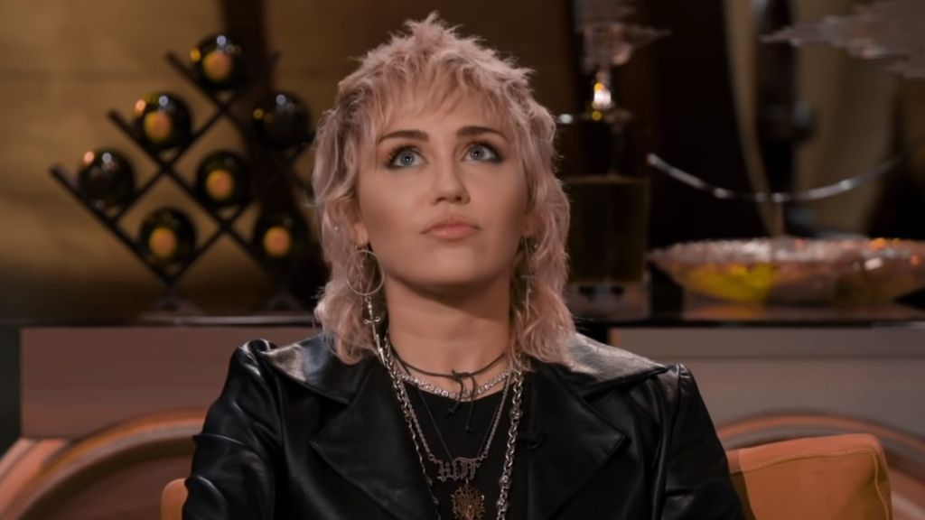 Miley Cyrus' Plane Got Struck By Lightning, And There's Video Of The ...