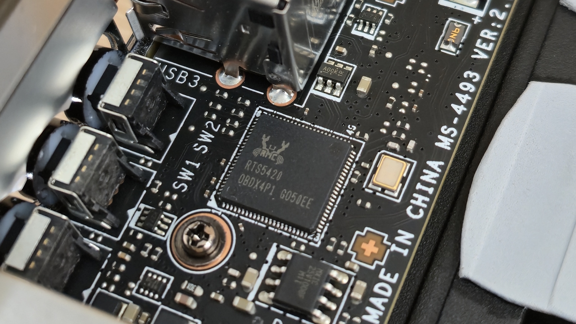 MSI MEG X870E Ace Max - ICs