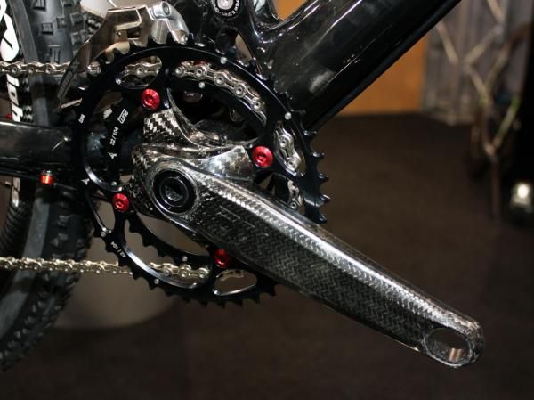 The AX-Lightness Morpheus crank features a barely-there 380gclaimed system weight (arms, spindle, bearings, and cups) plus interchangeable inserts to adjust the effective crankarm length.