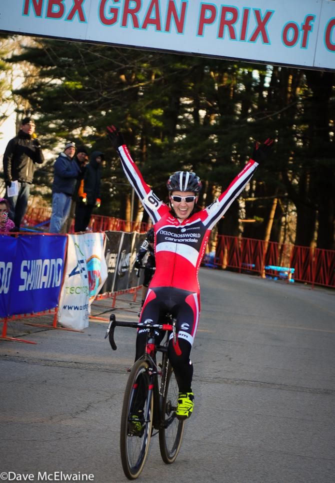 Emma White (Cyclocrossworld.com) wins her first UCI cyclo-cross race in Warwick