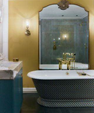 Bath ideas with patterned bathtub