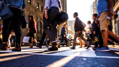 People crossing a city street © Getty Images/iStockphoto