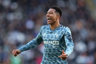 Jobe Bellingham of Sunderland celebrates his team's first goal scored by Wilson Isidor during the Sky Bet Championship match between Hull City AFC and Sunderland AFC at MKM Stadium on October 20, 2024 in Hull, England.