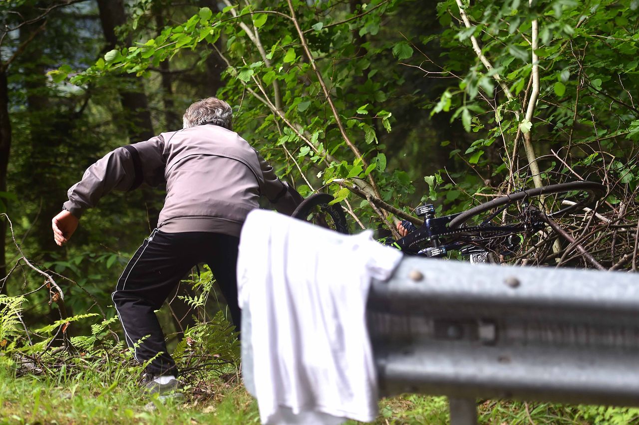 A fan tries to help out Igor Anton after he crashed