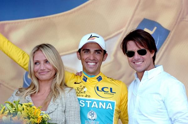 Alberto Contador (Astana) poses with Cameron Diaz and Tom Cruise on the podium.