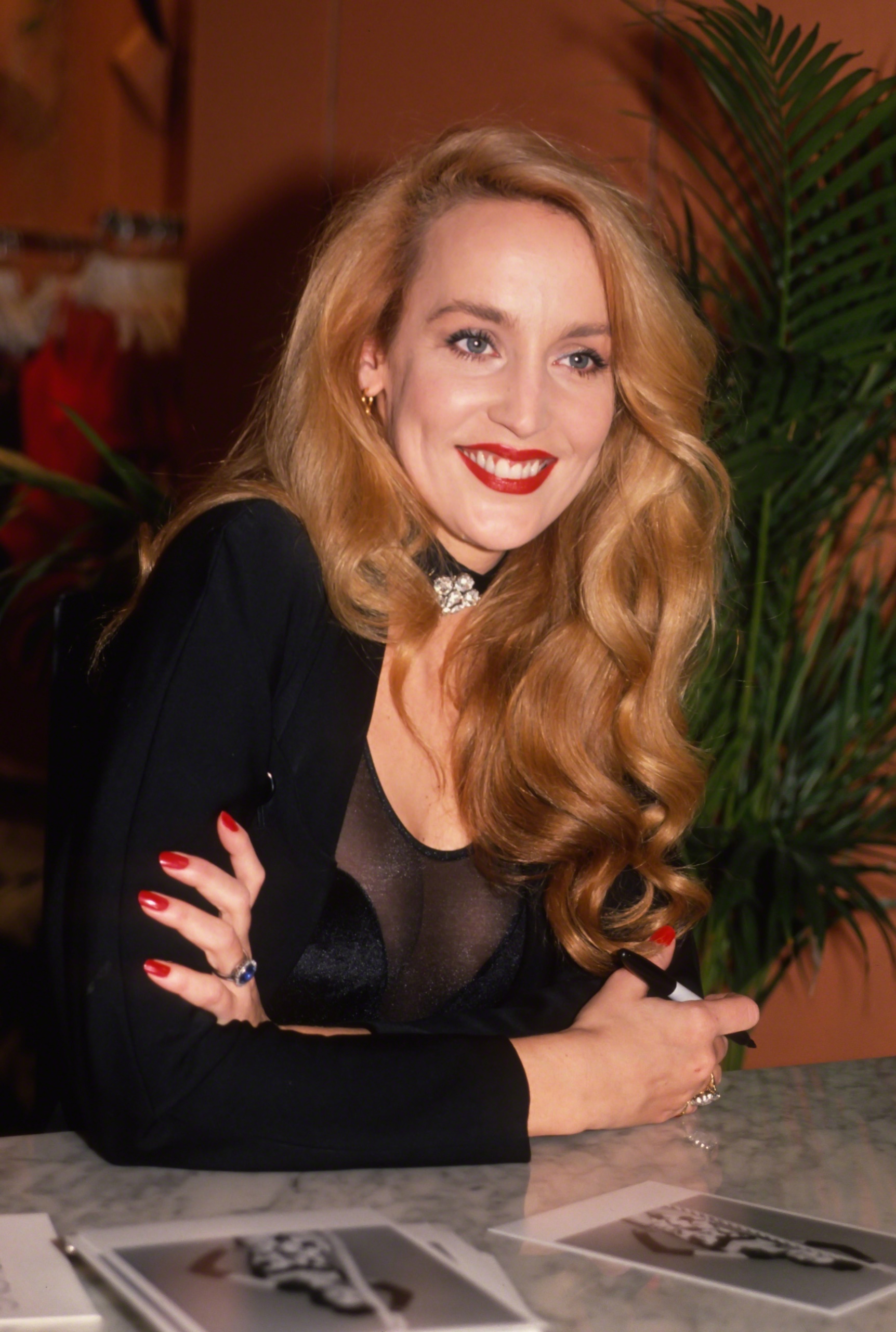 Jerry Hall red nails 1988