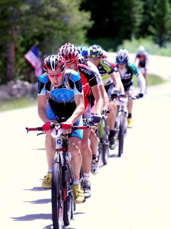 Jeremiah Bishop (MonaVie/Cannondale) leading the chase group.