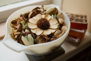 Bowl of Pot Pourri / Potpourri