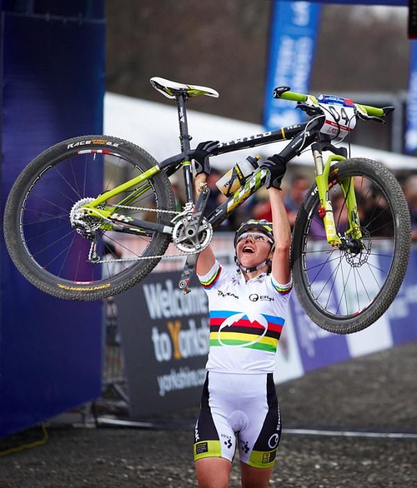 Nino Schurter (Scott Swisspower) celebrates his World Cup win in Dalby Forest.