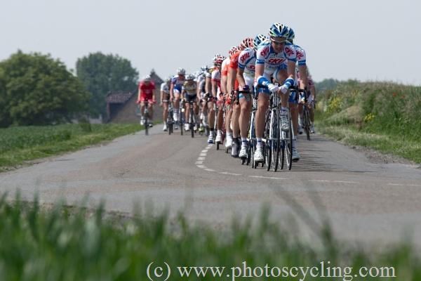The Skil-Shimano team chases.