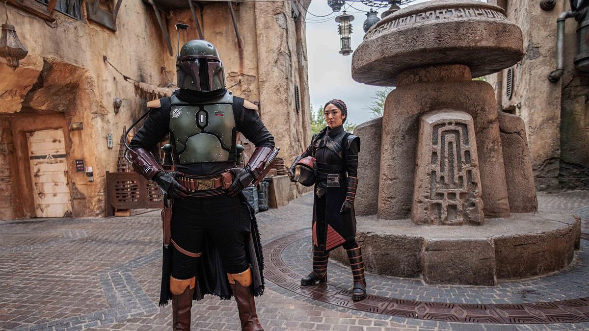 Boba Fett and Fennec Shand at Star Wars: Galaxy&#039;s Edge