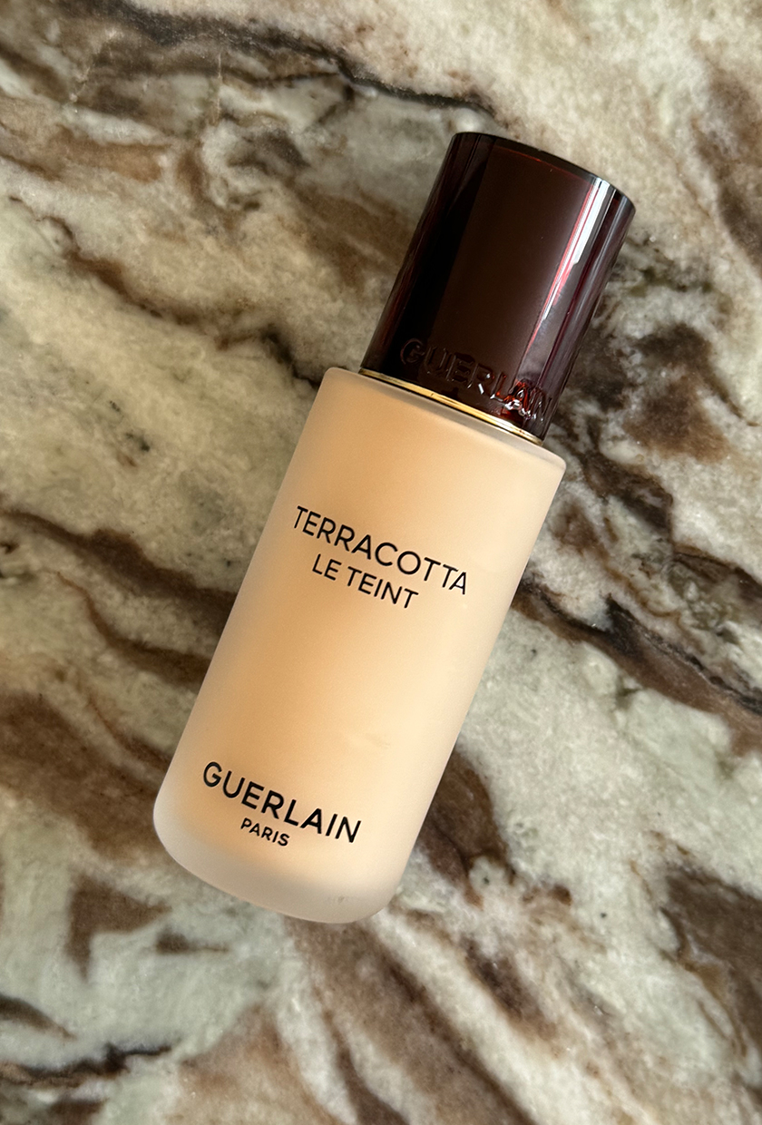 guerlain foundation le teint on marble table