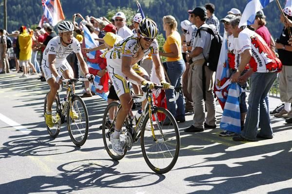 Kim Kirchen paces Saxo Bank teammate Tony Martin on the climb to Verbier.
