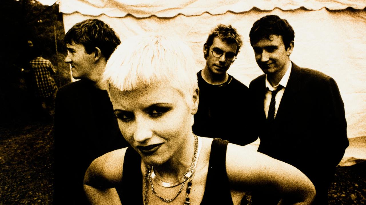 The Cranberries - Zombie (Official Music Video) 