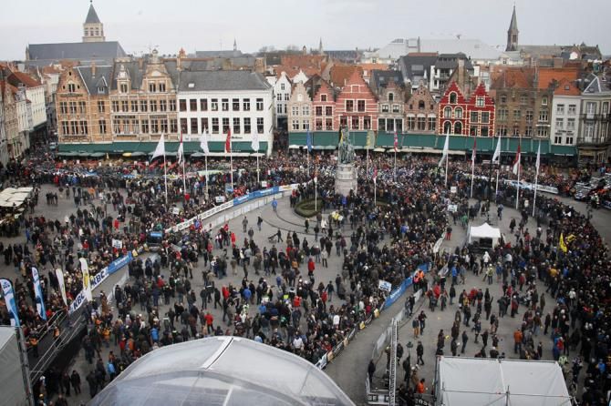 The 2013 Tour of Flanders about to depart from its start city of Bruges