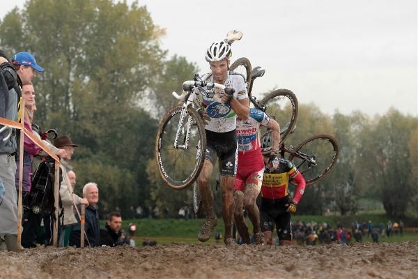 World champion Niels Albert leads the race