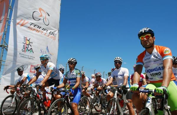 The riders get ready to leave the start