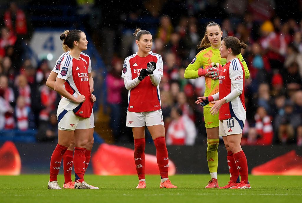 Kim Little of Arsenal talks to teammates during the Barclays Women&#039;s Super League match between Chelsea FC and Arsenal FC at Stamford Bridge on January 26, 2025 in London, England.