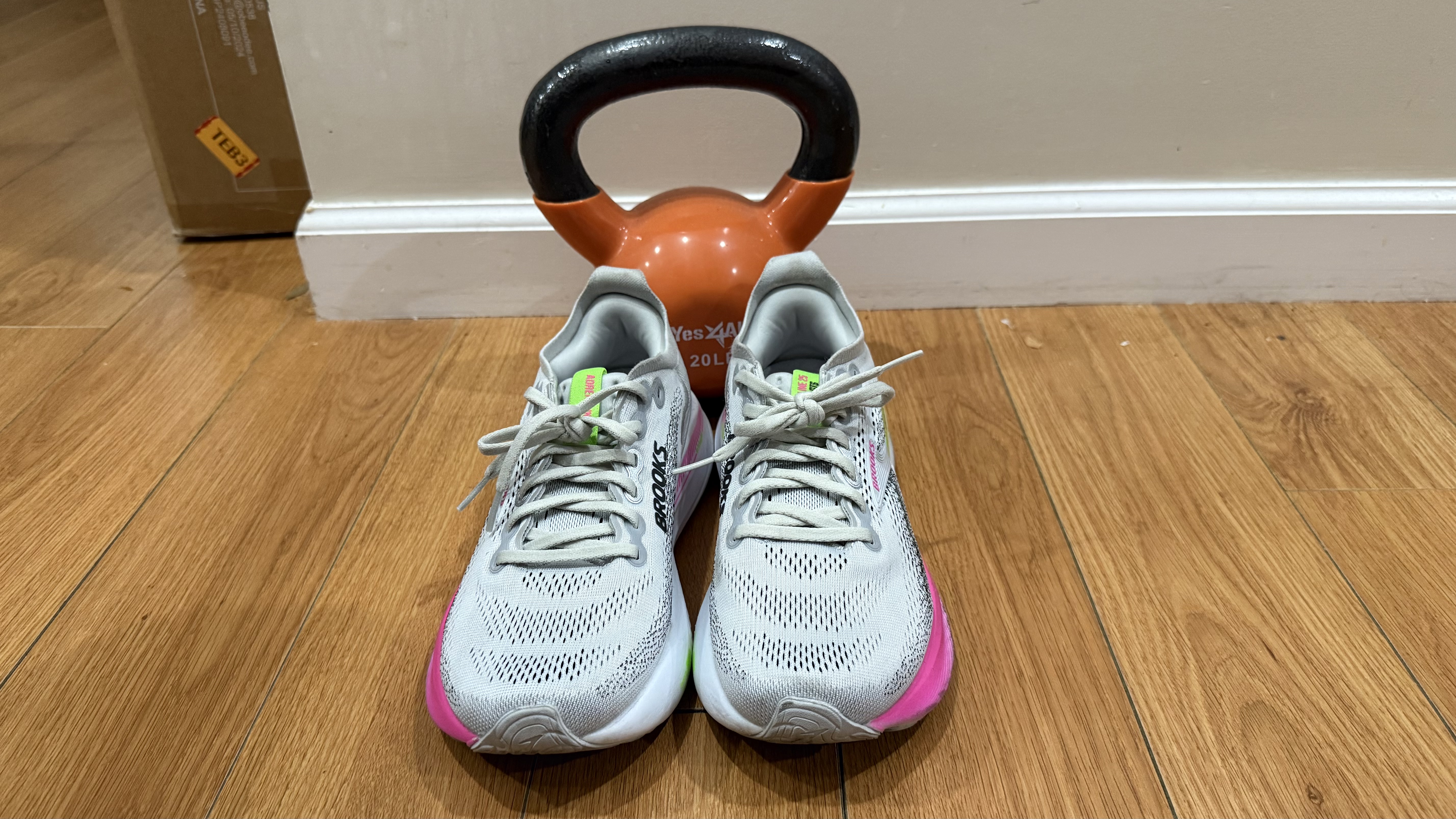 Brooks Adrenaline GTS 25 presented on a wooden floor