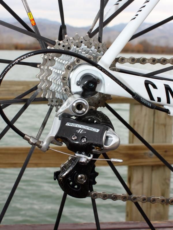 Rubber-coated pulleys on the Campagnolo Record rear derailleur make for a noticeably quiet drivetrain