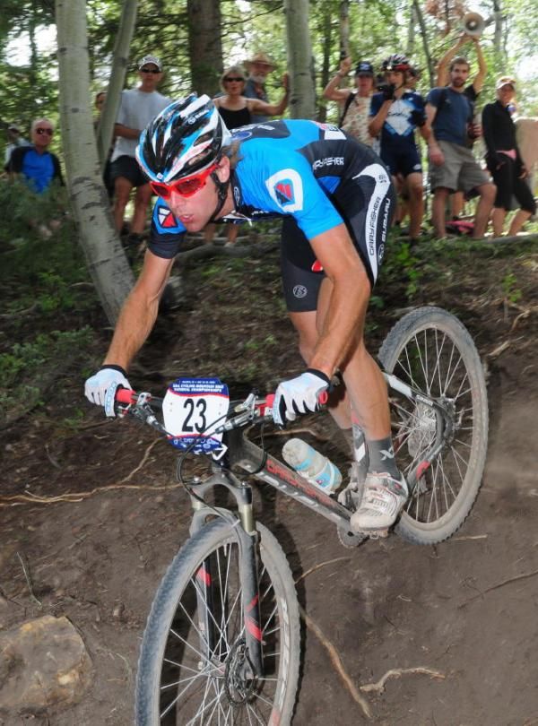 Jeremy Horgan-Kobelski (Gary Fisher/Subaru) descends a steep pitch.
