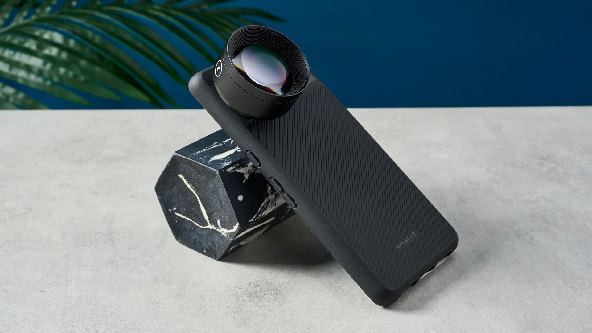 A Moment smartphone lens mounted onto a Google Pixel 7 Pro