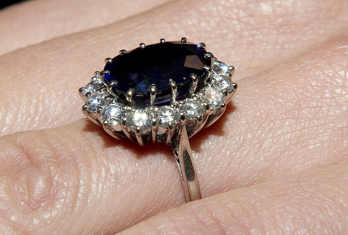 A closeup of Kate Middleton&#039;s engagement ring on her hand